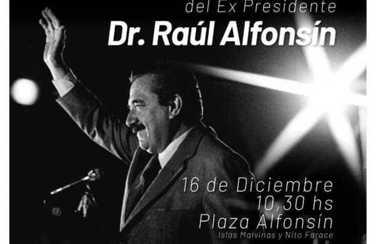 Imagen de Inauguraci&oacute;n del busto del ex presidente Ra&uacute;l Alfons&iacute;n en la plaza hom&oacute;nima