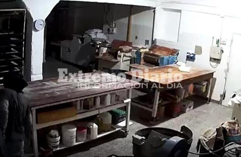 Los ladrones quedaron registrados en la c&aacute;mara interna del comercio.