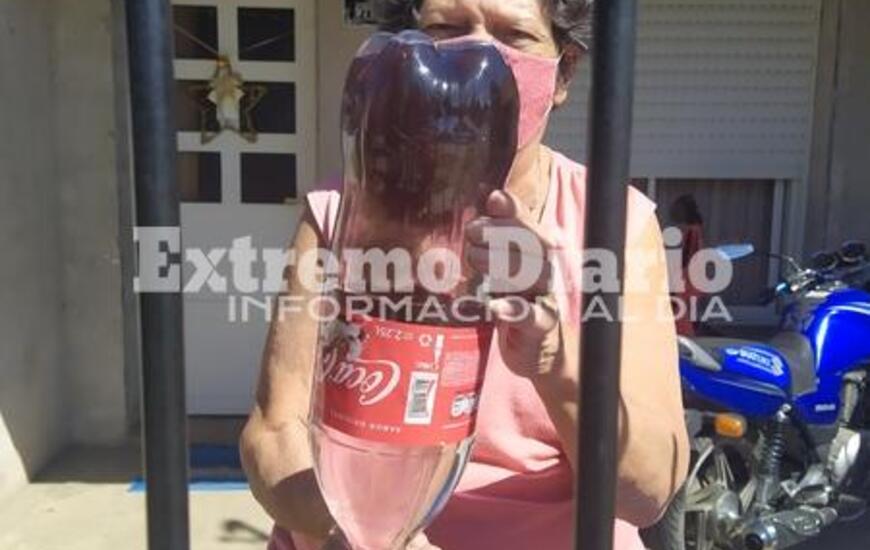 El agua marr&oacute;n que sal&iacute;a de la red en el d&iacute;a de ayer