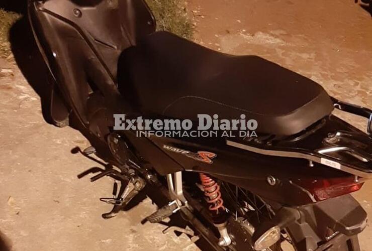 La moto fue recuperada tras el arresto.