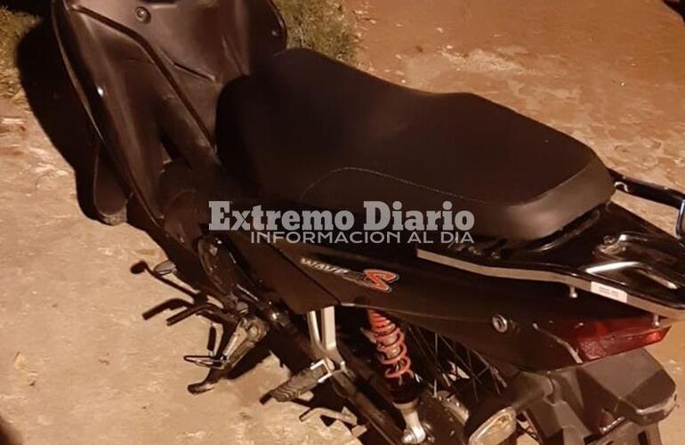 La moto fue recuperada tras el arresto.