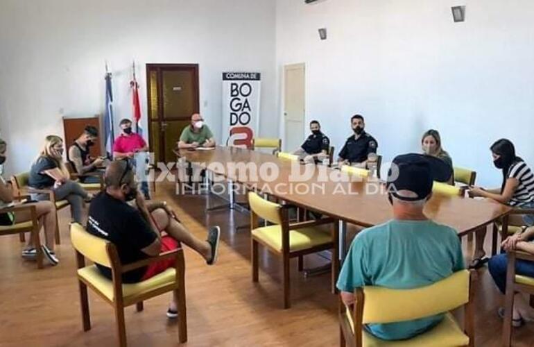 Imagen de Comuna, j&oacute;venes y comerciantes