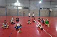 Imagen de El handball femenino y masculino de Talleres, cerró el año, con un entrenamiento mixto