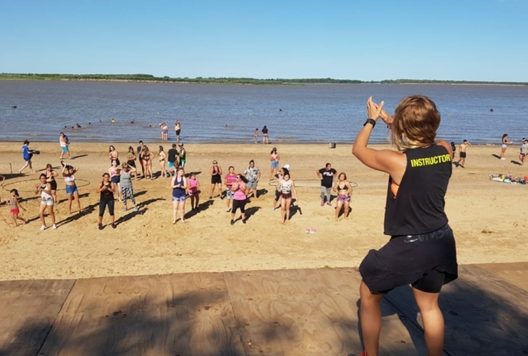 Zumba, algunas de las actividades que se centraron el domingo en la playa.