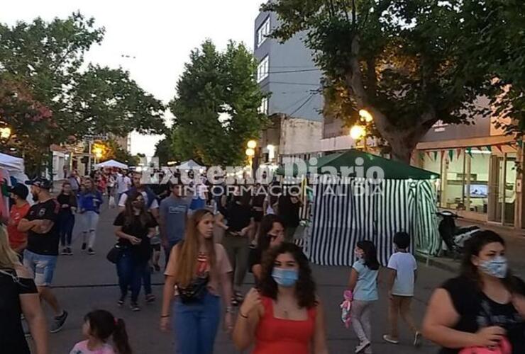 Muchos aprovecharon la jornada del domingo para hacer algunas compras pero se espera que otros tantos copen el centro entre miércoles y jueves