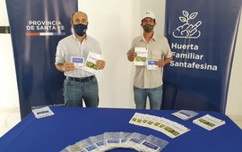 Valent&iacute;n Masc&oacute; del Vivero Comunal particip&oacute; de la entrega.