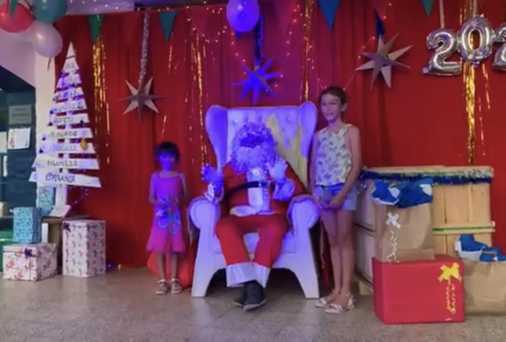 Imagen de A.S.A.C. recibió la visita de Papá Noel. Niños/as asistieron y se sacaron fotos.