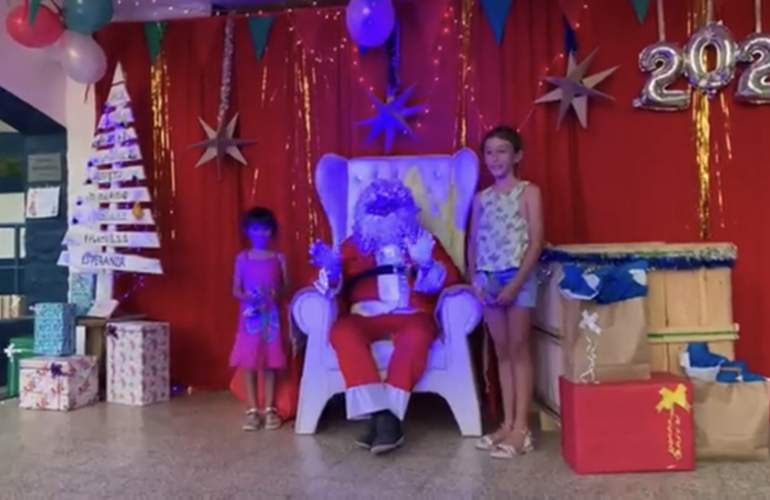 Imagen de A.S.A.C. recibió la visita de Papá Noel. Niños/as asistieron y se sacaron fotos.