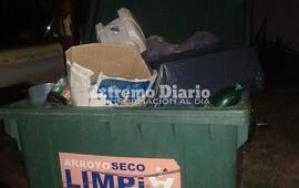 Imagen de Tiraron hasta un perro muerto dentro de un contenedor
