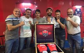 Imagen de La comisi&oacute;n directiva de Talleres, realiz&oacute; una cena reconocimiento al boxeador Mirco Cuello