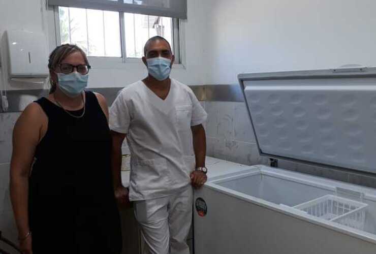 Imagen de Lleg&oacute; el equipamiento al Hospital N&deg;50 para garantizar la cadena de fr&iacute;o y almacenamiento de la vacuna contra el Covid-19