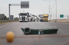 Largas filas de vehículos en inmediaciones al puente Rosario-Victoria. (Alan Monzón / Rosario3)