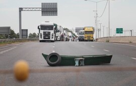 Largas filas de veh&iacute;culos en inmediaciones al puente Rosario-Victoria. (Alan Monz&oacute;n / Rosario3)