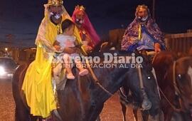 Los reyes montados a caballo recorrieron el pueblo