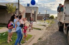 Recorrieron las calles de Fighiera entregando regalos a todos los niños