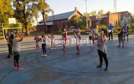 Imagen de Talleres al aire libre: Gran jornada de danzas, folklore, lenguaje de se&ntilde;as, guitarra y murga
