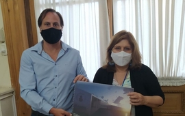 Imagen de Ferri y el equipo de Planificaci&oacute;n comunal presentaron el proyecto edilicio de TecnoLagos a la ministra Cantero