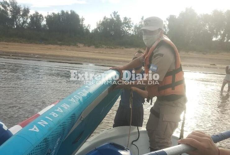 Imagen de Prefectura Arroyo Seco rescató a dos kayakistas