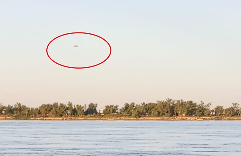 Imagen de Fotografió a un extraño objeto surcando el cielo