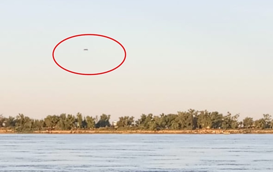 Imagen de Fotografi&oacute; a un extra&ntilde;o objeto surcando el cielo