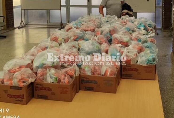 Imagen de Entrega de vianda seca perteneciente al aporte de ´Copa de Leche´