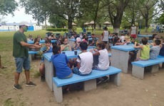 Imagen de El Vivero Comunal 'Estación Verde' visitó la colonia de vacaciones del CAL