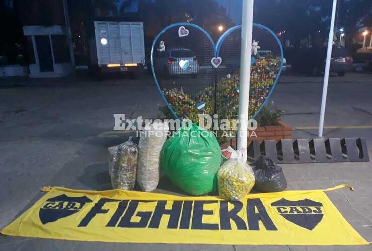 Colaboró con miles de tapitas para la causa.