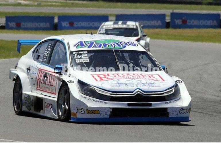 Imagen de Scuncio Moro ganó de la final del TC2000...