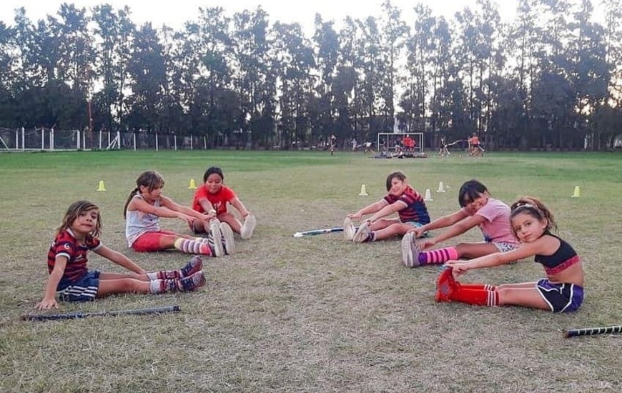 Imagen de La escuelita de hockey de Talleres, inici&oacute; con las pr&aacute;cticas 2021