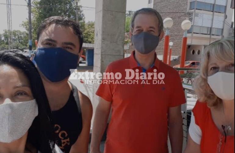 Imagen de La UCR local junt&oacute; firmas para exigir la reducci&oacute;n de la cuota de patente