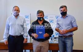 El presidente comunal Jos&eacute; Lopez recibi&oacute; el aporte en Villa Constituci&oacute;n