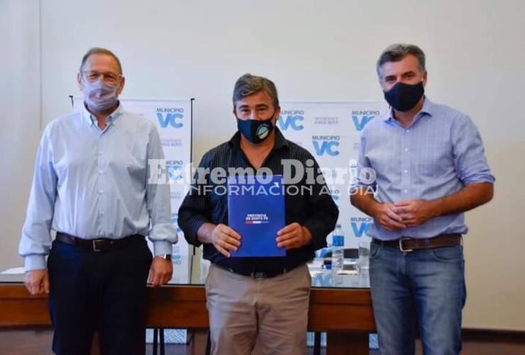 El presidente comunal José Lopez recibió el aporte en Villa Constitución