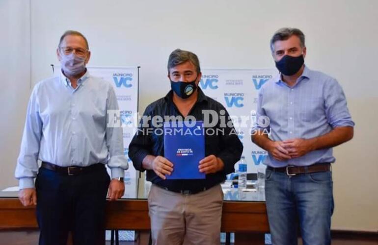 El presidente comunal José Lopez recibió el aporte en Villa Constitución