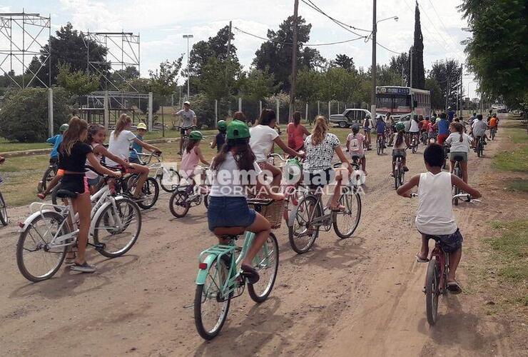 Imagen de Bicicleteada en Pueblo Esther