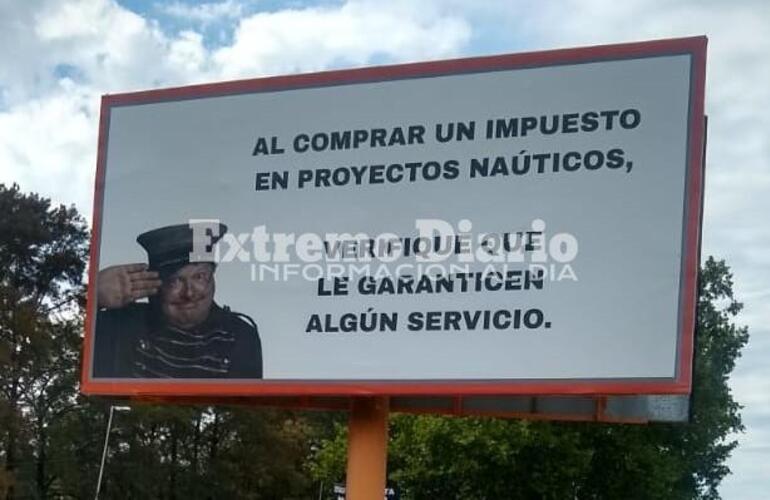 El segundo cartel tambi&eacute;n est&aacute; en Cresta y ruta 21 de Fighiera