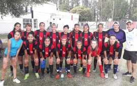 Imagen de El plantel de f&uacute;tbol femenino de Figherense gan&oacute; de local y se mantienen �invictas� en el torneo