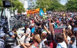 Formosa se manifest&oacute; contra la vuelta a fase 1 y hubo represi&oacute;n policial.