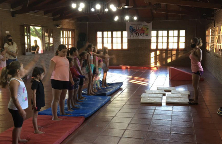 Imagen de Eugenia González, nueva profesora de Gimnasia Artística del club Talleres, inició con las clases