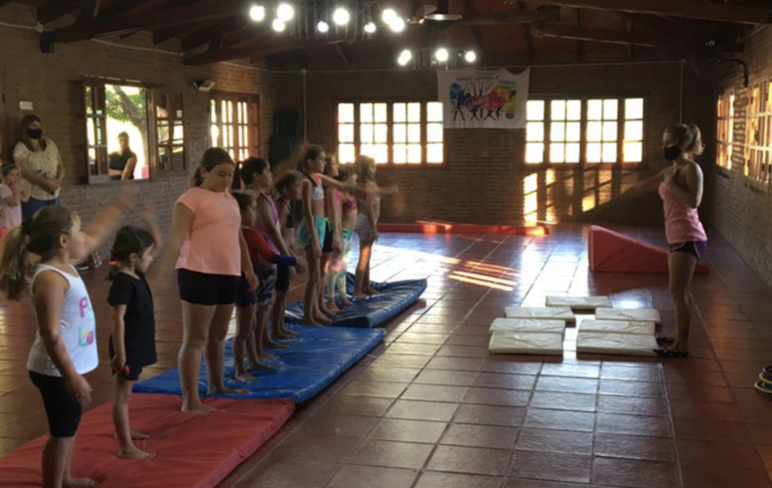 Imagen de Eugenia Gonz&aacute;lez, nueva profesora de Gimnasia Art&iacute;stica del club Talleres, inici&oacute; con las clases