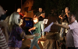 M&uacute;sica, comidas y una gran puesta en la calle.