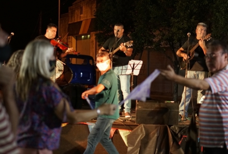 Música, comidas y una gran puesta en la calle.