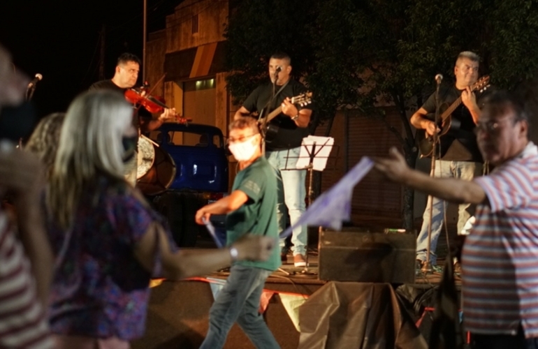 Música, comidas y una gran puesta en la calle.