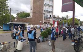 Imagen de Por el descanso dominical: Nueva protesta frente al supermercado