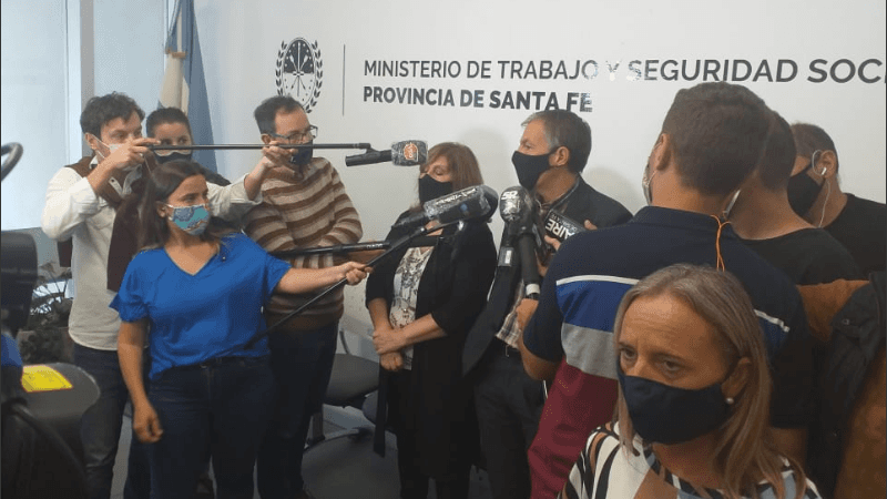 La conferencia de prensa en la ciudad de Santa Fe. (@lt9lider)