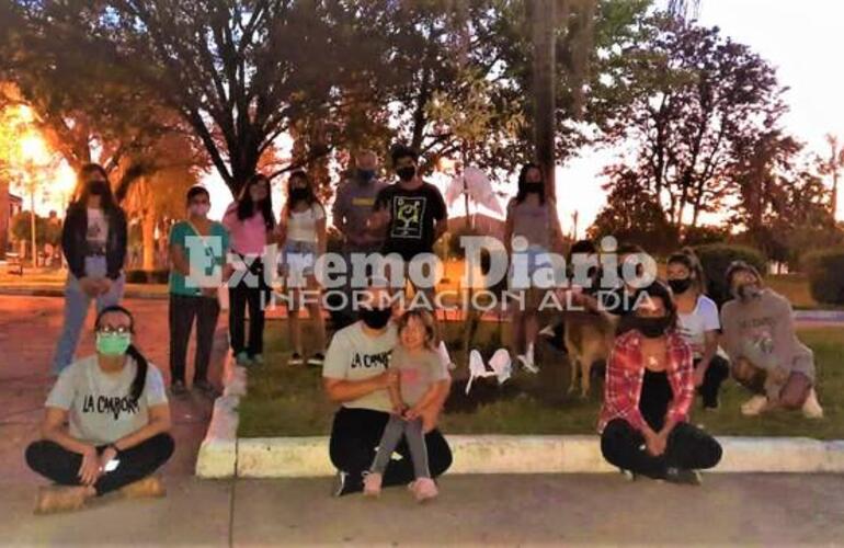 La iniciativa promovida por el Gobierno Nacional, fue replicada en Fighiera por militantes de La Campora, La iniciativa promovida por el Gobierno Nacional, fue replicada en Fighiera por militantes de La Campora,