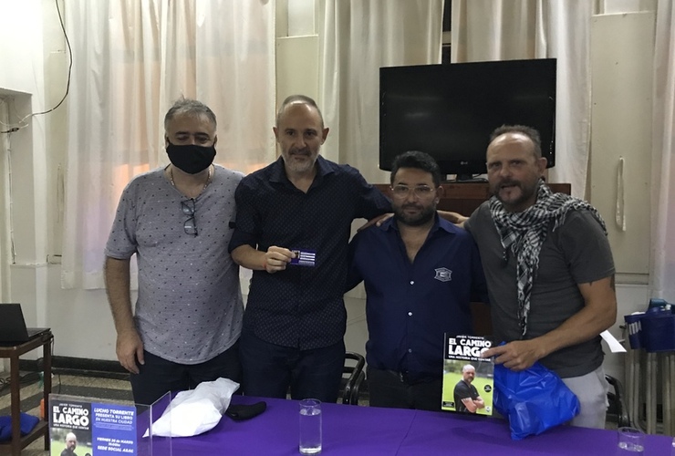 Imagen de Javier Torrente y Andrés Schiapichetti, presentaron el libro El Camino Largo en la sede de A.S.A.C.