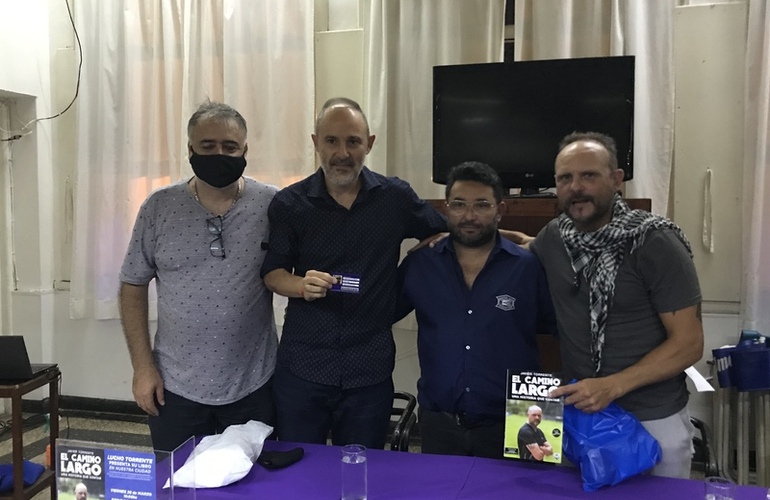 Imagen de Javier Torrente y Andr&eacute;s Schiapichetti, presentaron el libro �El Camino Largo� en la sede de A.S.A.C.