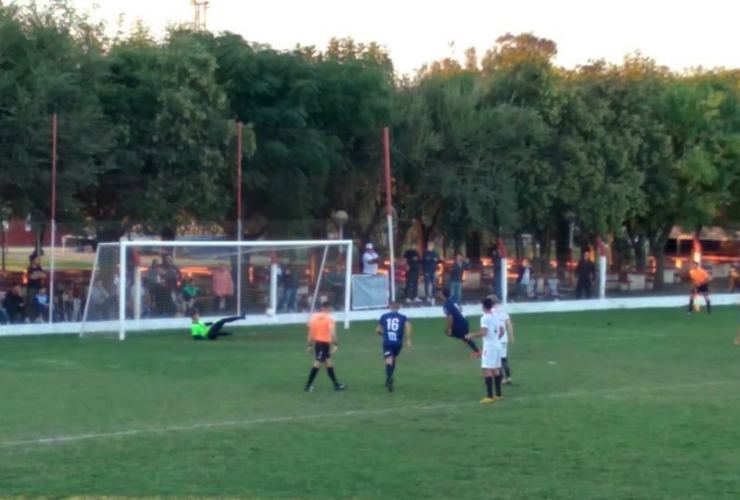 Cabral anotó el primero de sus goles de penal m