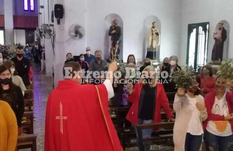 Imagen de Bajo protocolo covid, se celebró el domingo de ramos