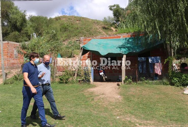 Recorrió con el presidente comunal diferentes barrios de la localidad